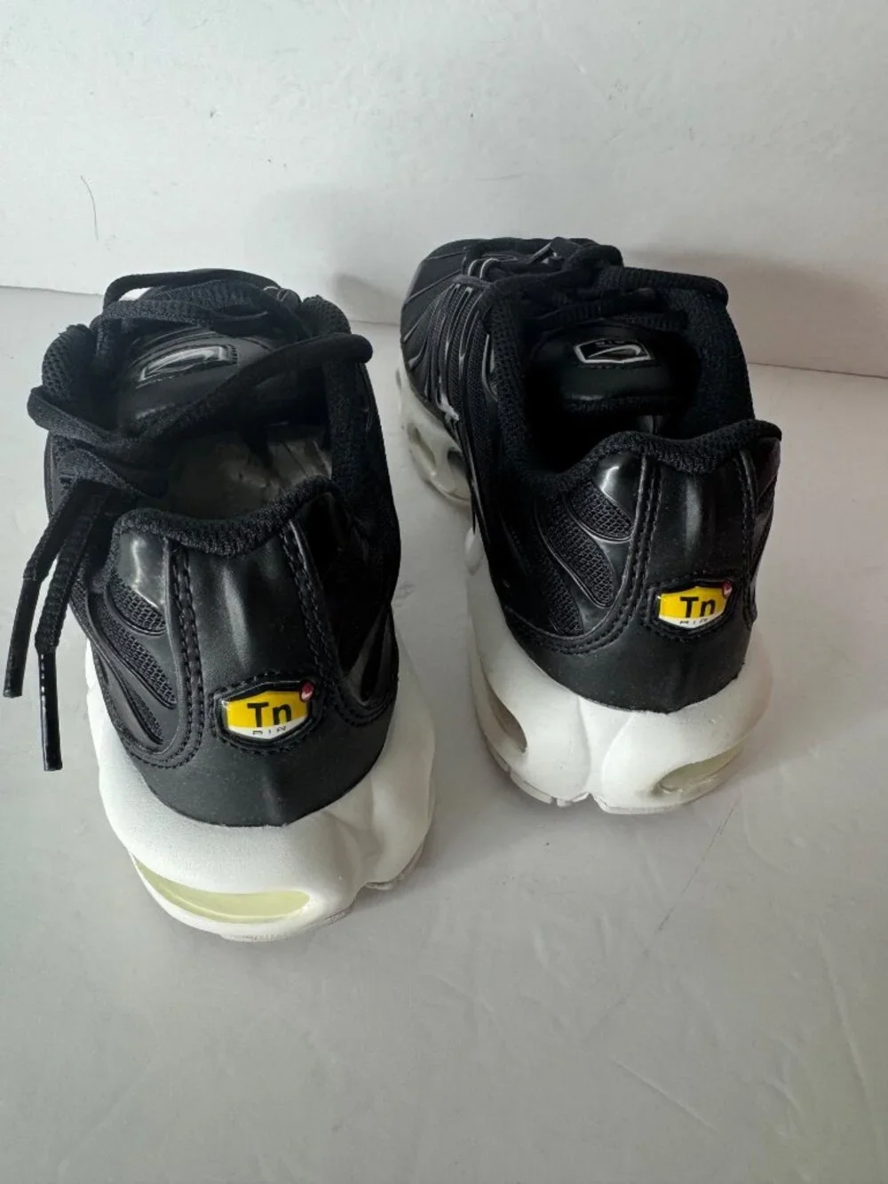 Nike Air Max Plus Sneakers Shoes Women's US 6.5 EU 37.5 NIB Black White